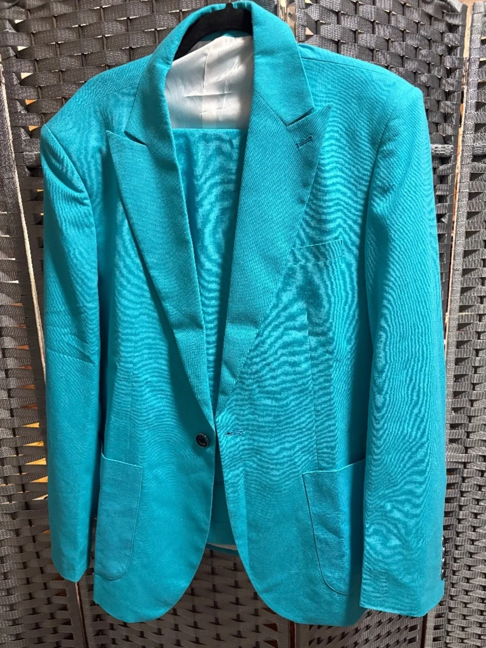 Mi Bo Tong Suit